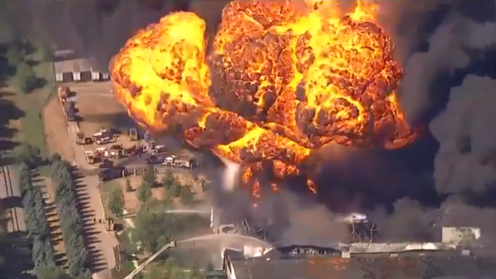 Una fuerte explosión en una planta química de EEUU provoca la evacuación de cientos de personas