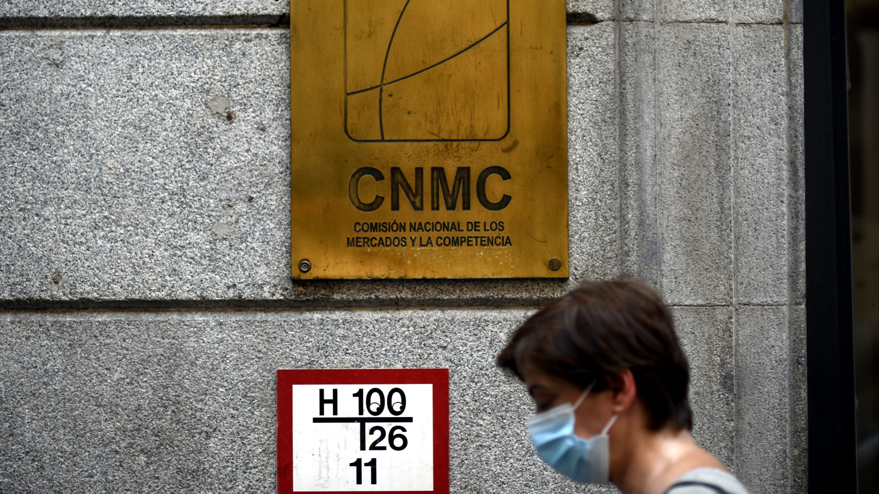 La CNMC expedienta a Sabadell, Santander, Caixabank y Bankia por las líneas de avales ICO covid