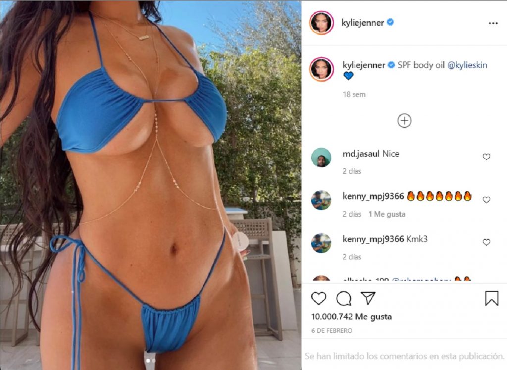 Laura Escanes y Kylie Jenner, muy sexys con la el bikini del revés