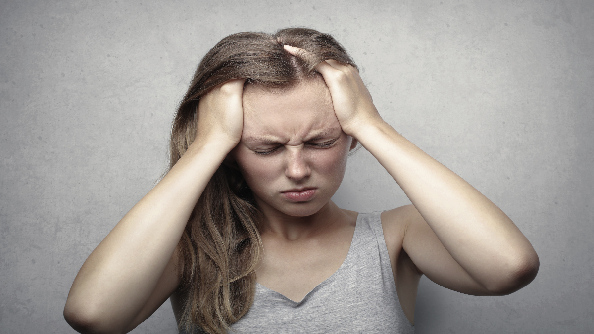 Qué revela tu dolor de cabeza en verano: causas y cómo ponerle remedio