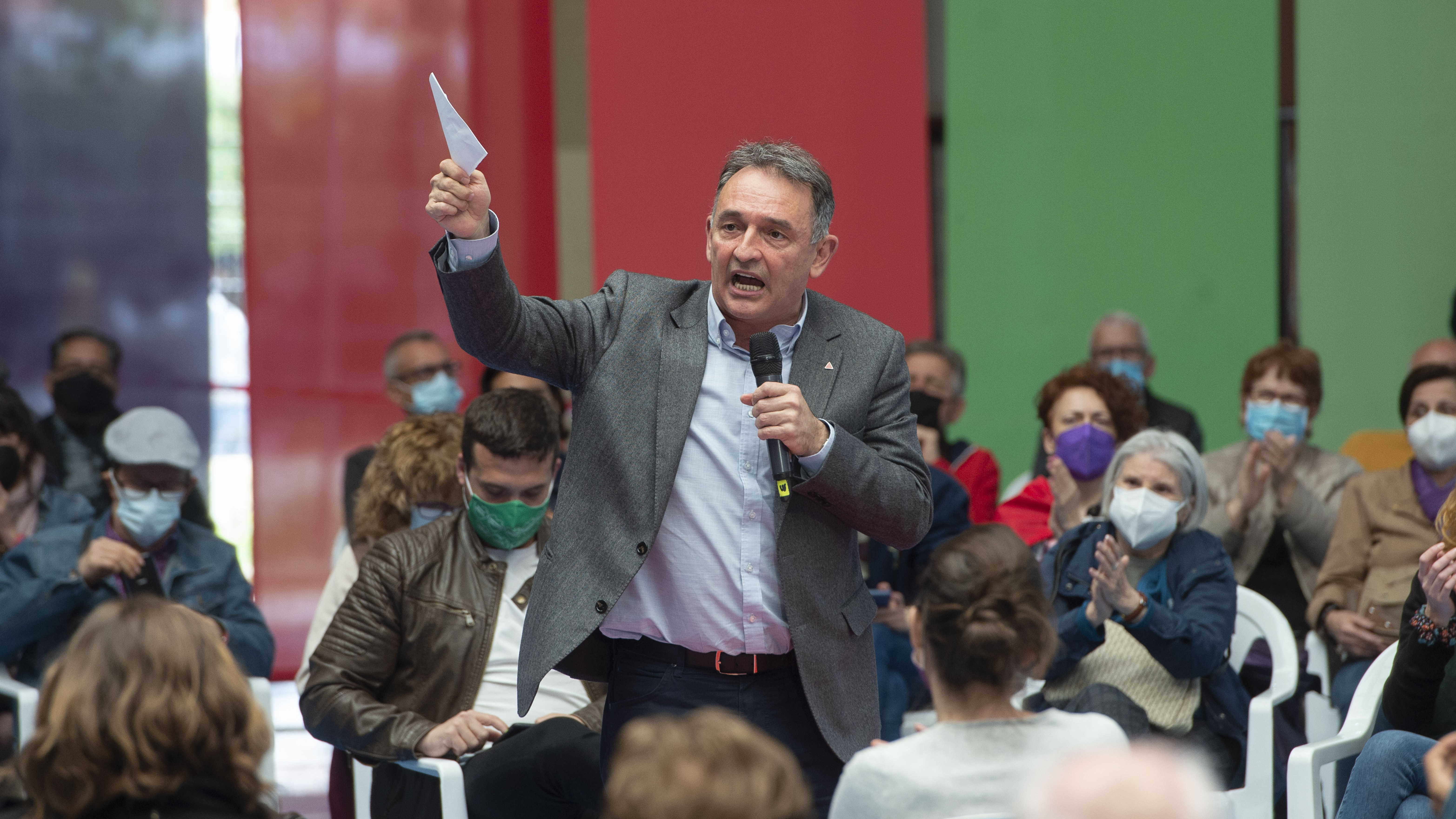 Enrique Santiago y el PCE intentan asaltar IU Madrid para forzar la fusión con Podemos