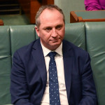 Multan a viceprimer ministro australiano por no usar mascarilla en público