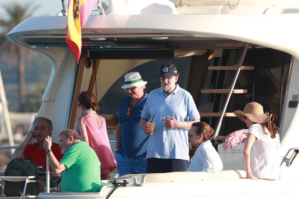 Mariano Rajoy y su mujer Elvira Fernández, en el verano de 2019 en Ibiza