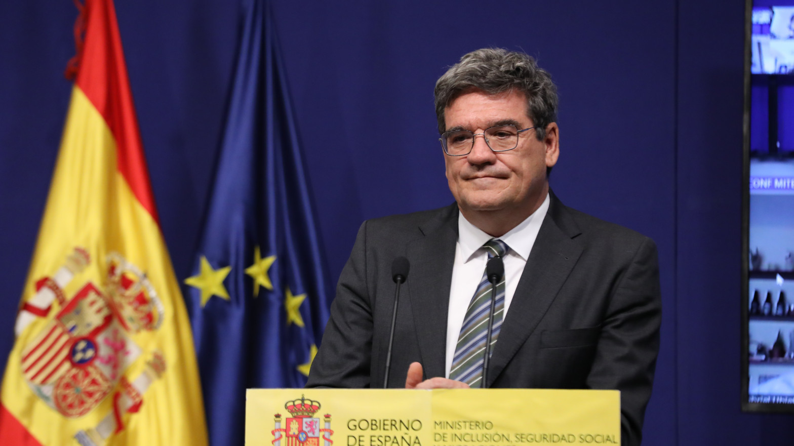 Escrivá recula y asegura que se equivocó al hablar de futuros "ajustes" en pensiones
