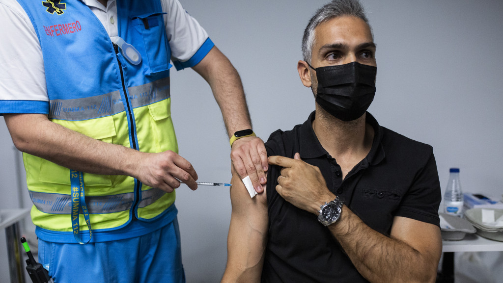 Madrid opens the appointment by phone to people over 35 for the vaccine in health centers