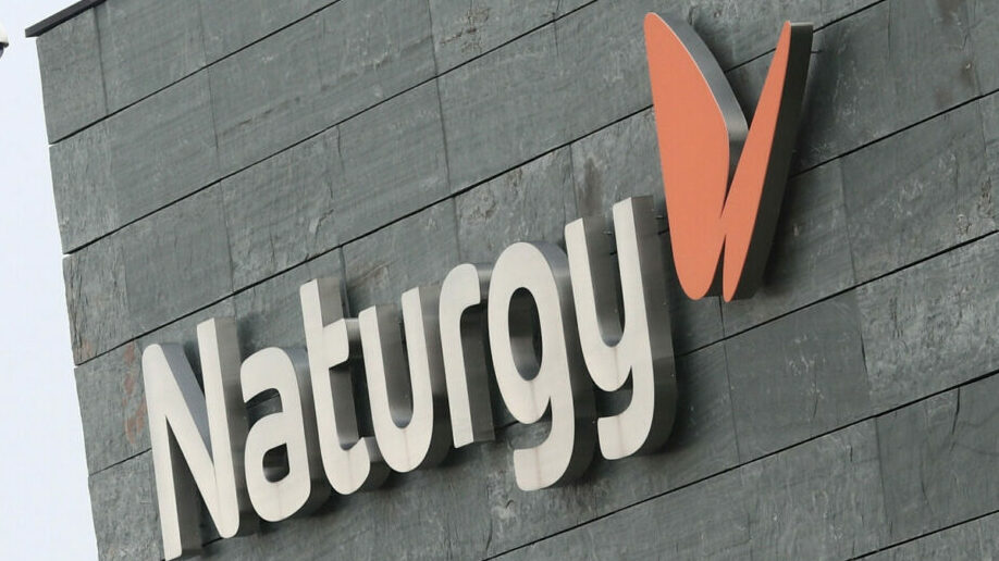 Naturgy se hunde casi el 12% en Bolsa tras anunciar que separa sus negocios