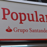 Nuevos rótulos de las oficinas de Popular tras la integración con Santander, en una imagen de octubre de 2017.