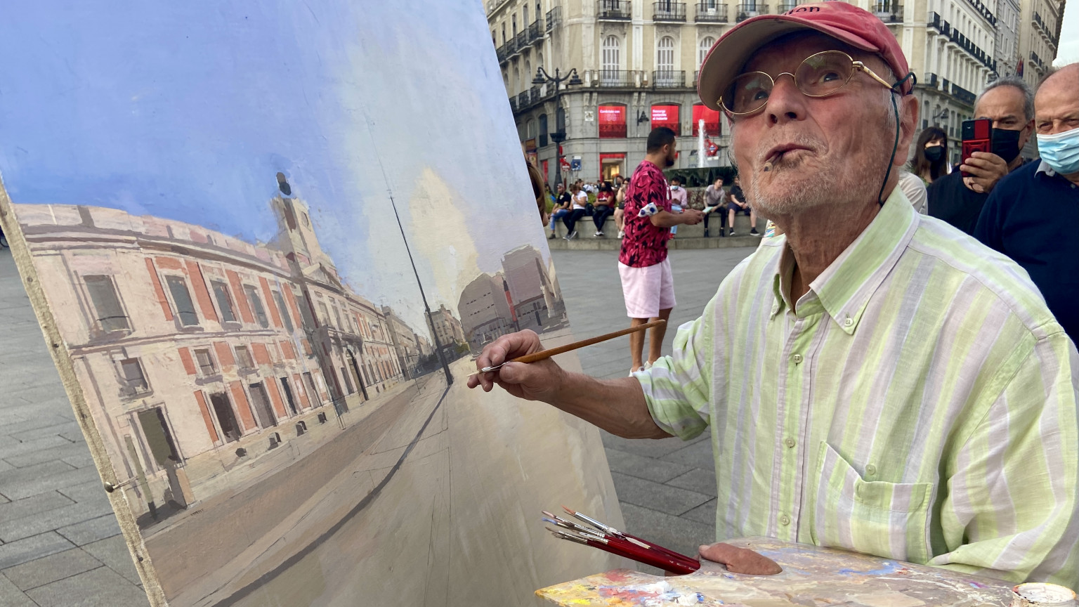 europapress-3842722-pintor-antonio-lopez-pinta-puerta-sol-14-julio-2021-madrid-espana-2010-hace-e1626450172191-1536x864.jpg