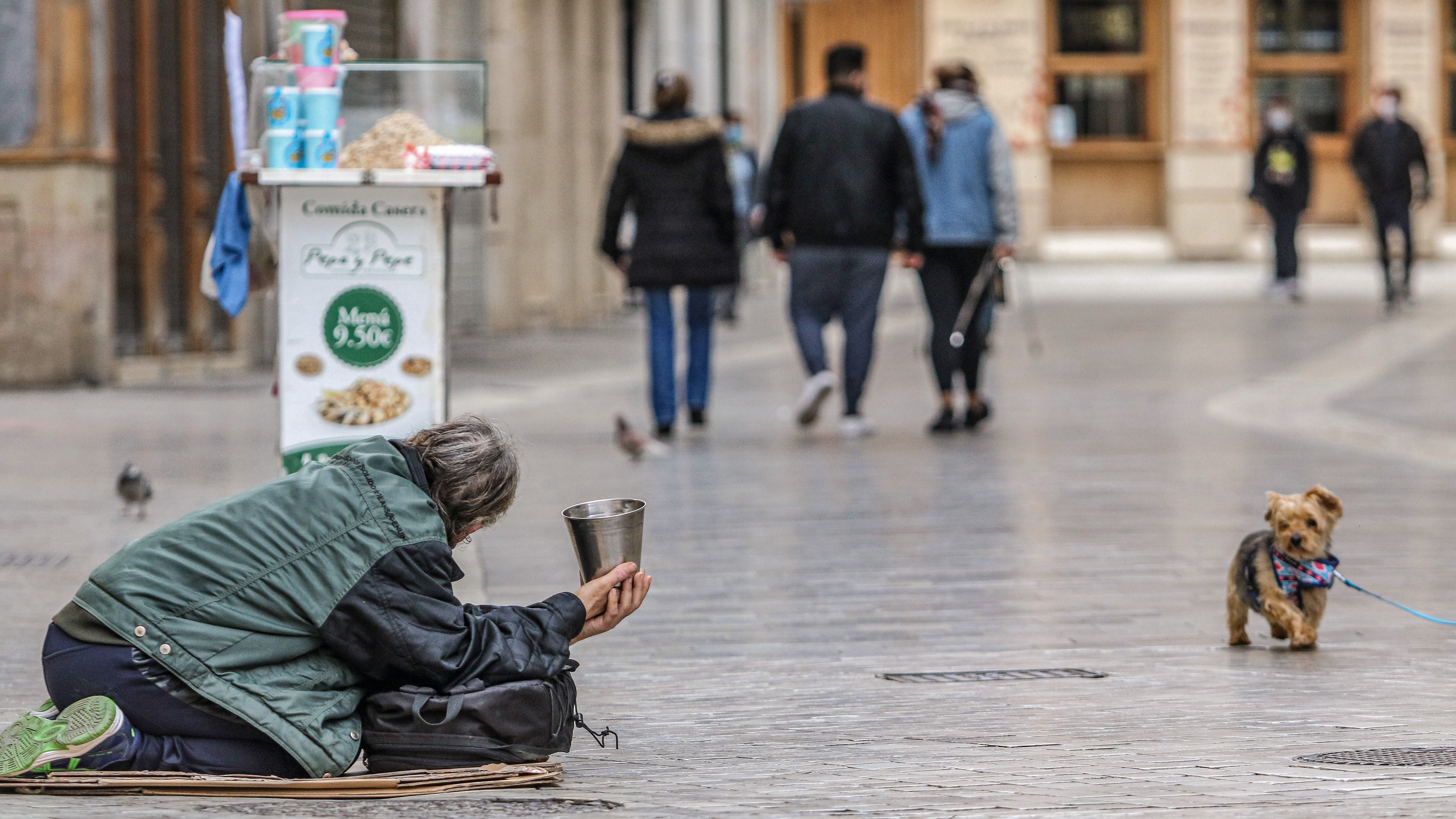 El riesgo de pobreza entre los jóvenes españoles es muy superior al de la UE