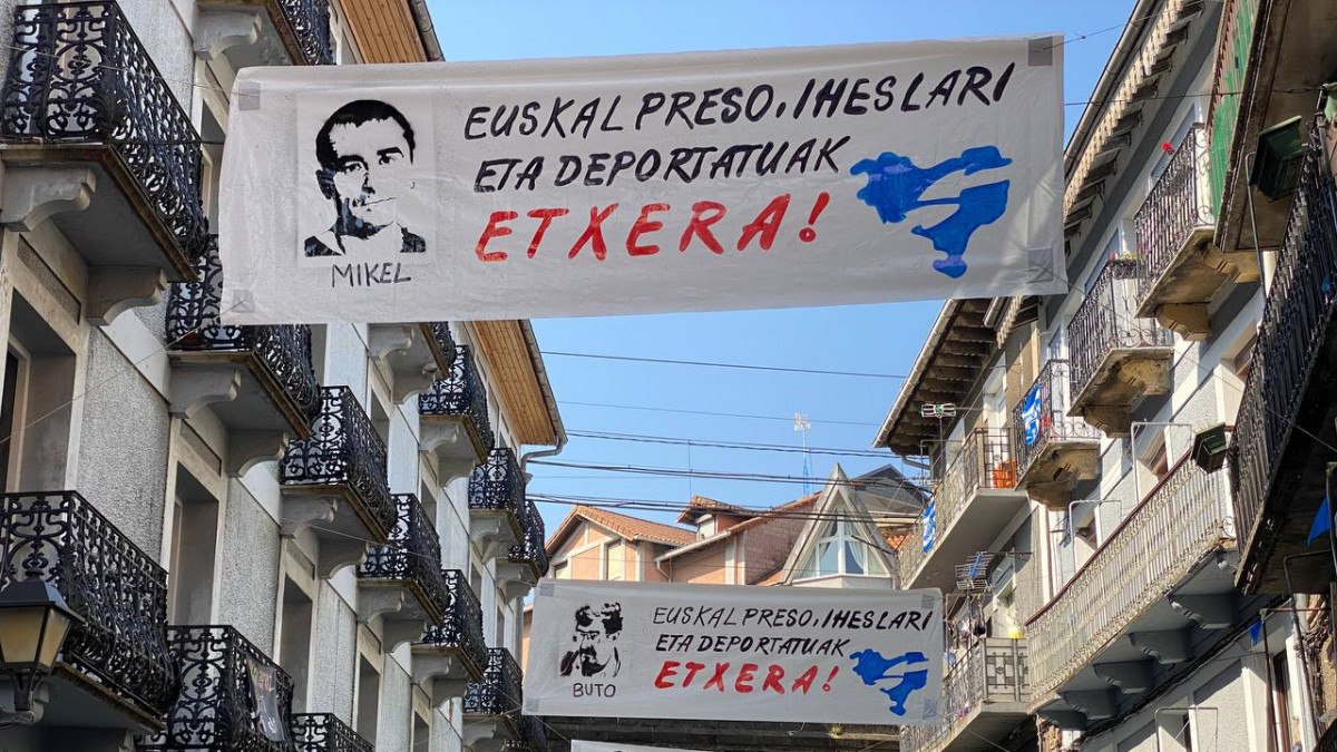 Víctimas de ETA contra los carteles de 'presoak etxera': "No son mártires"