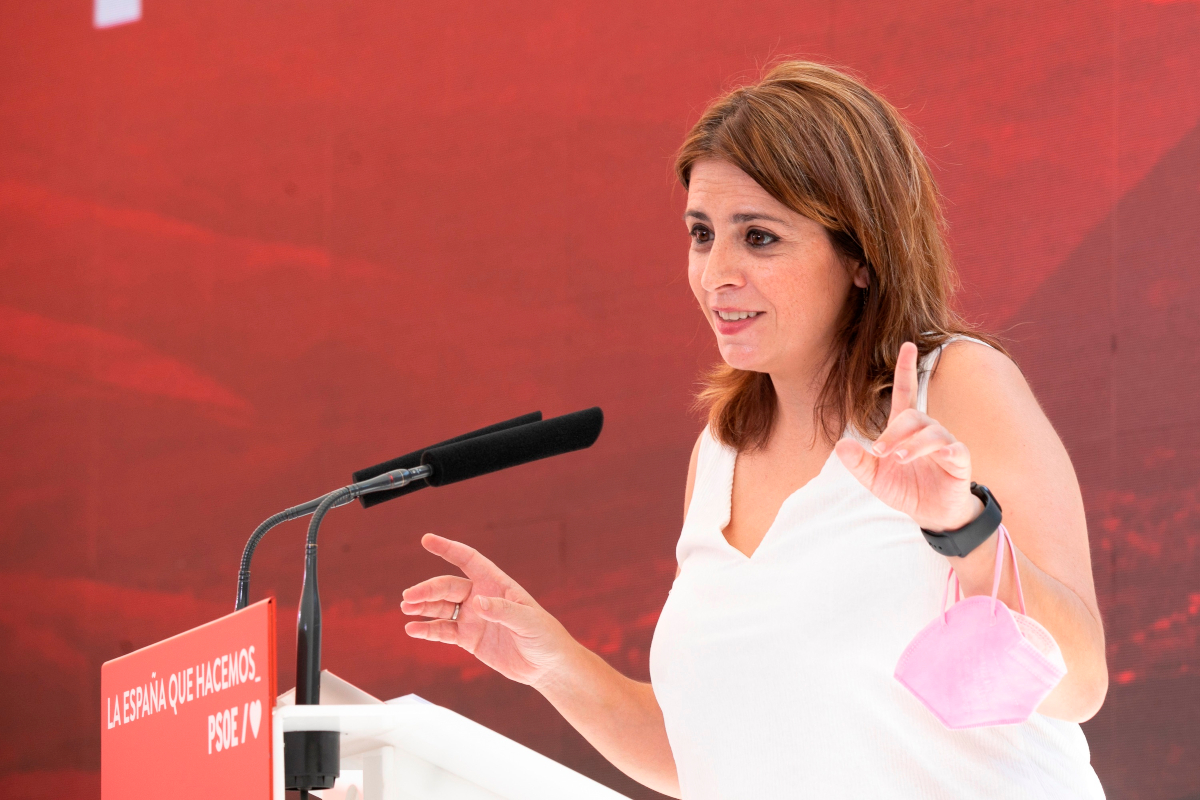 El PSOE presenta su plan de futuro sin mencionar a Cataluña y con duros ataques al PP