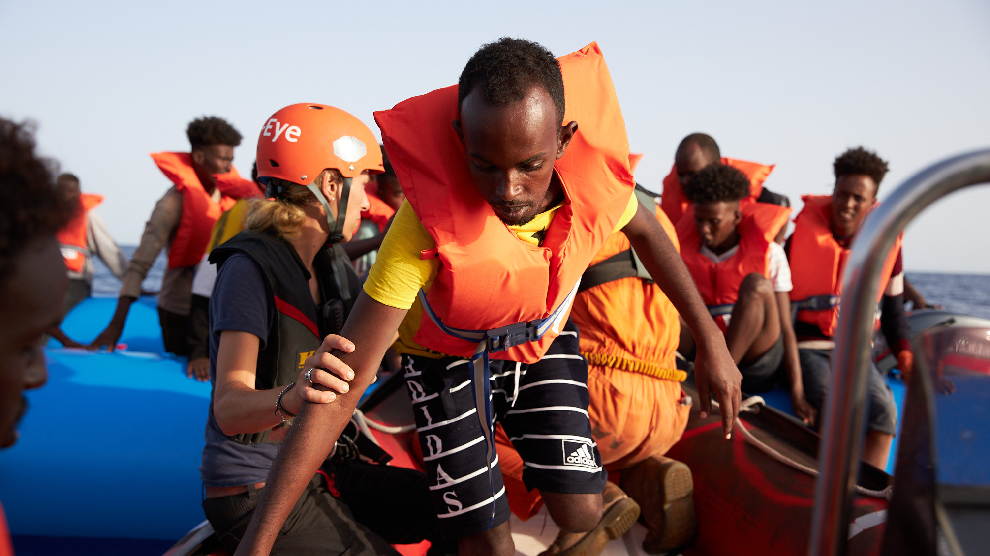 Al menos 57 personas migrantes mueren en un nuevo naufragio en las costas de Libia