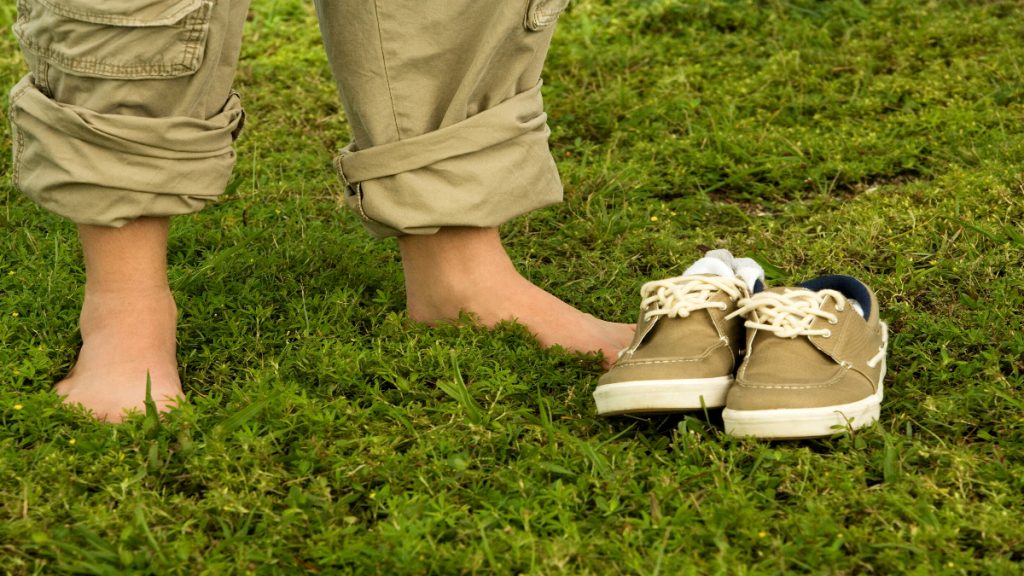 andar caminar descalzo verano riesgos