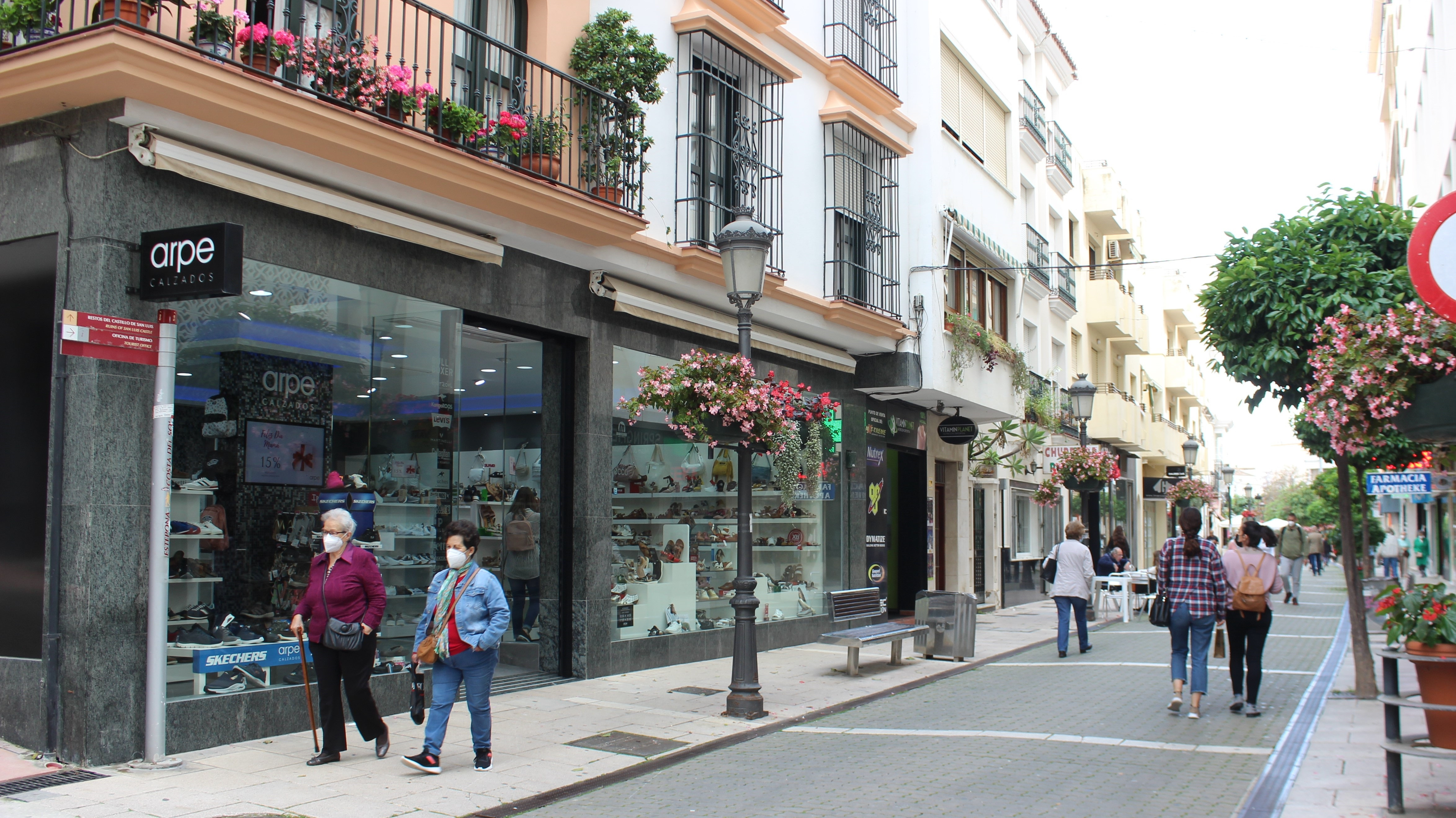 Andalucía activa un toque de queda para Estepona, Málaga y Montoro