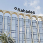Banco Sabadell gana 220 millones, un 51% más, y recuperará el dividendo en efectivo