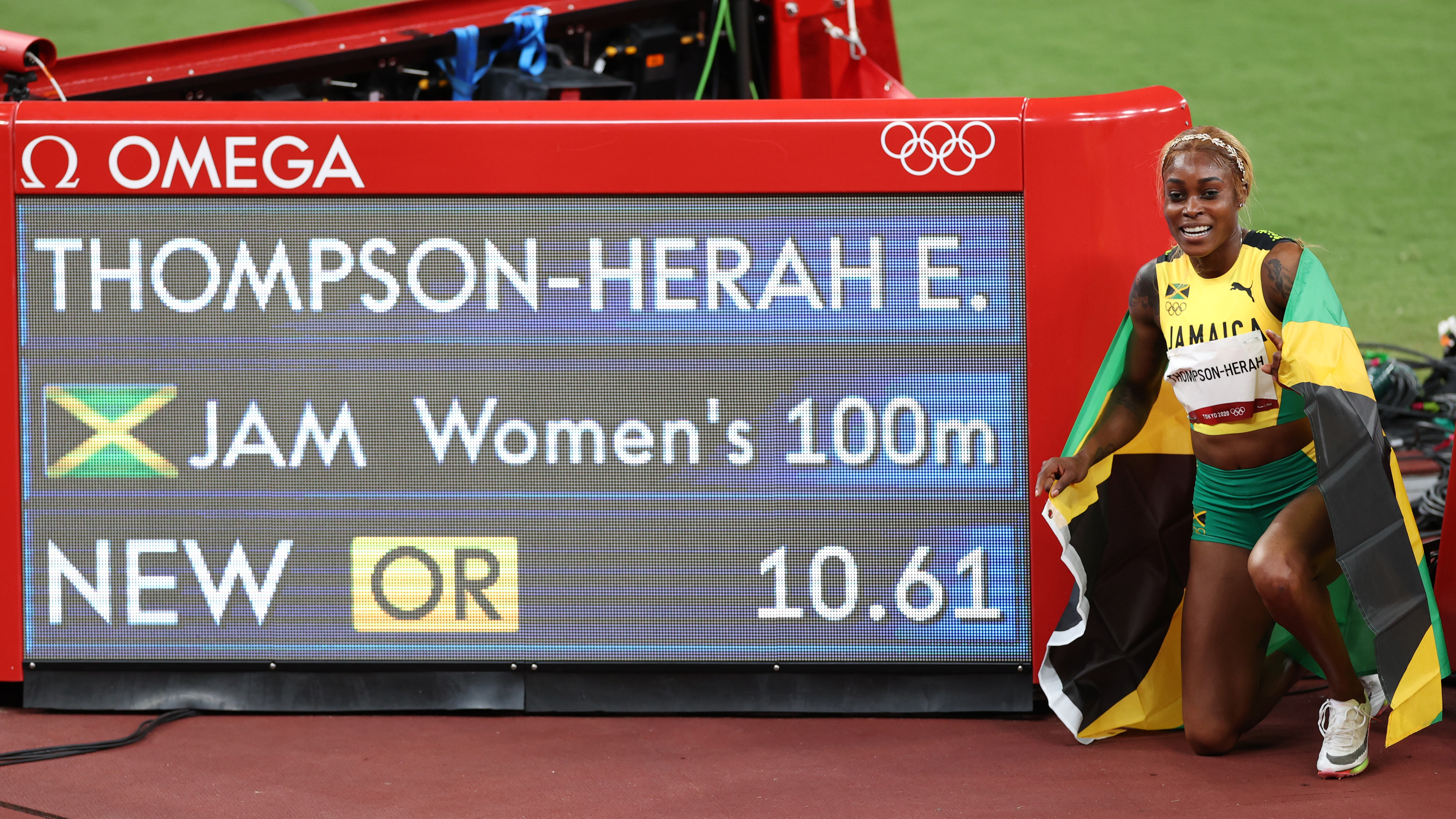 Elaine Thompson revalida su título de los 100 m con récord olímpico y lidera el podio jamaicano