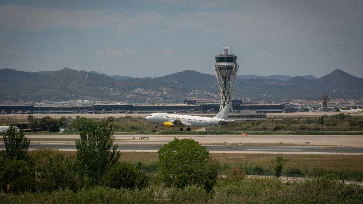 Un avión en el aeropuerto de Josep Tarradellas Barcelona-El Prat (Cataluña)