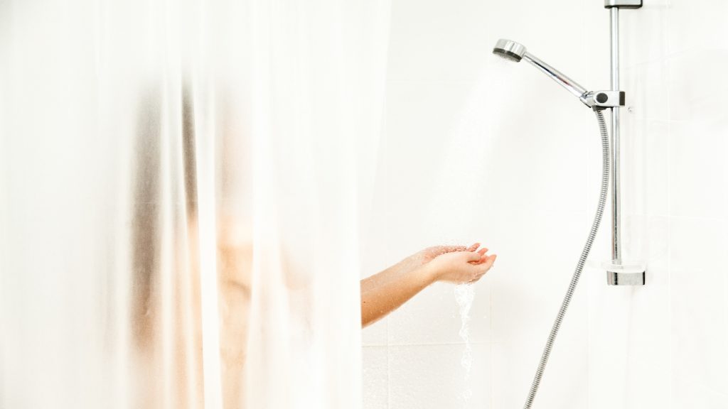 La manera correcta de secarte después de la ducha para no extender las  bacterias por el cuerpo