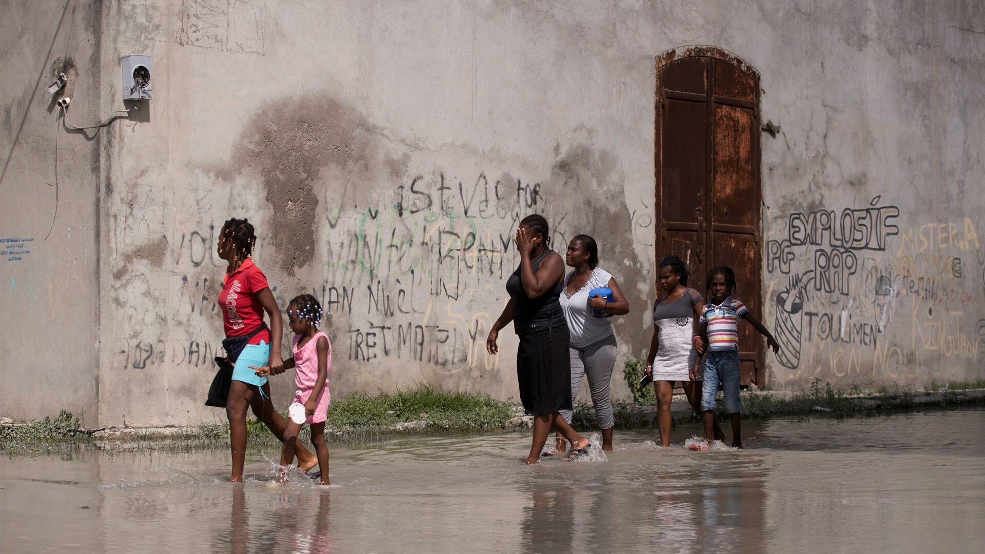 Asciende a más de 2.000 el número de muertos por el terremoto en Haití