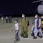 Últimas noticias de Afganistán, en directo: llega a Madrid el primer avión con evacuados