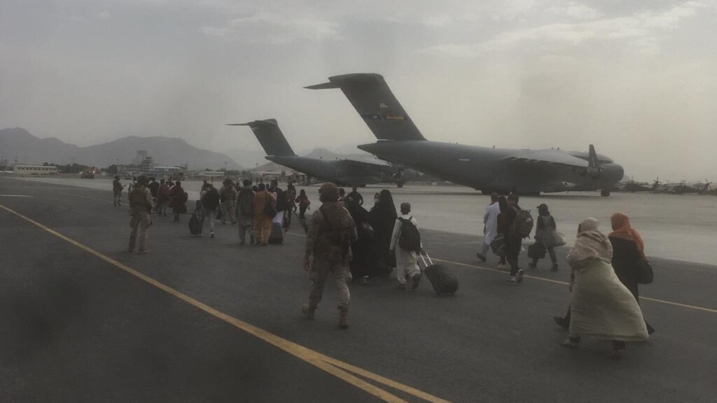 Última hora de Afganistán, en directo: despega desde Kabul el avión con el segundo grupo de evacuados