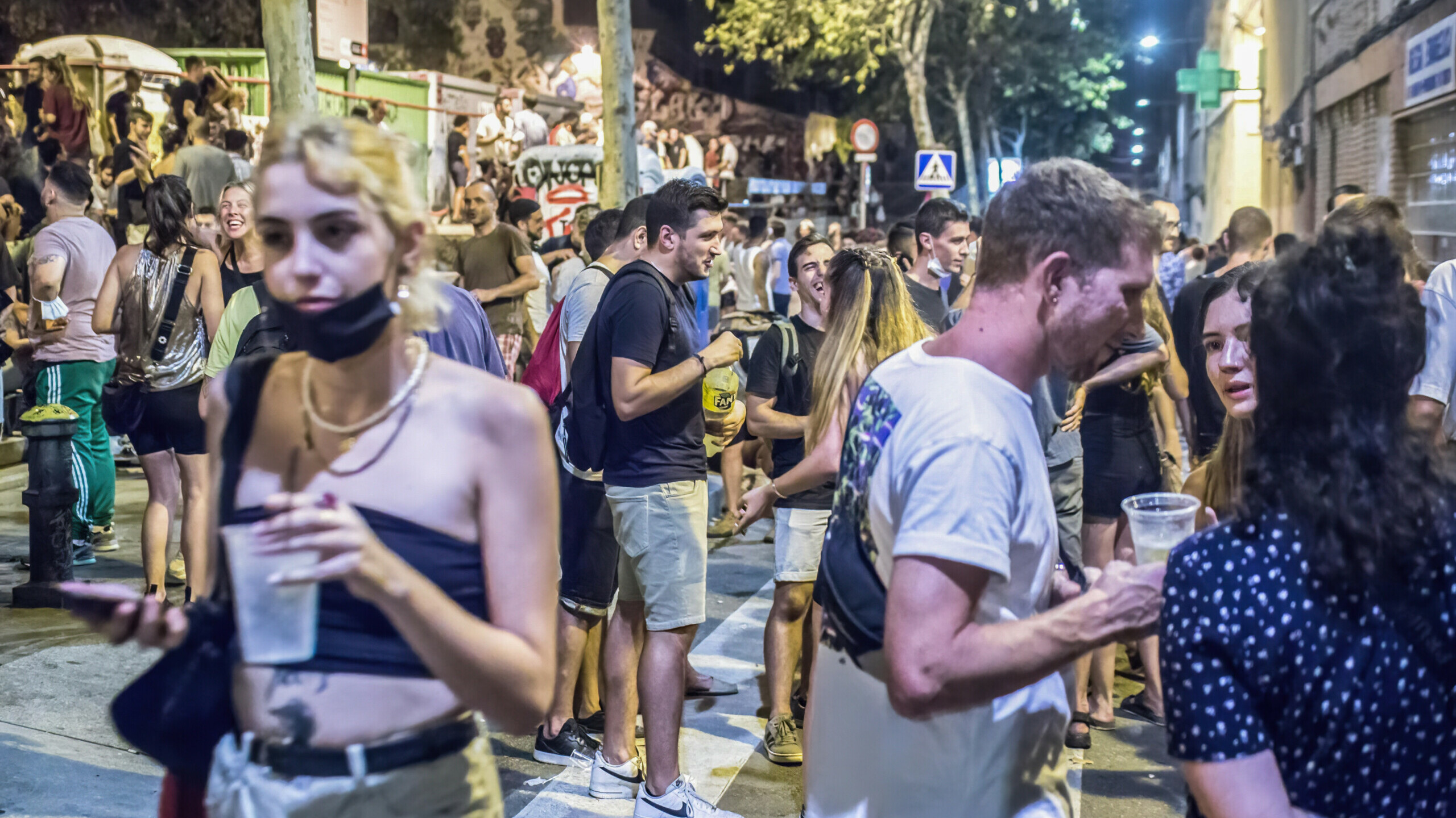 Desalojadas más de 4.000 personas en Barcelona en la primera noche sin toque de queda