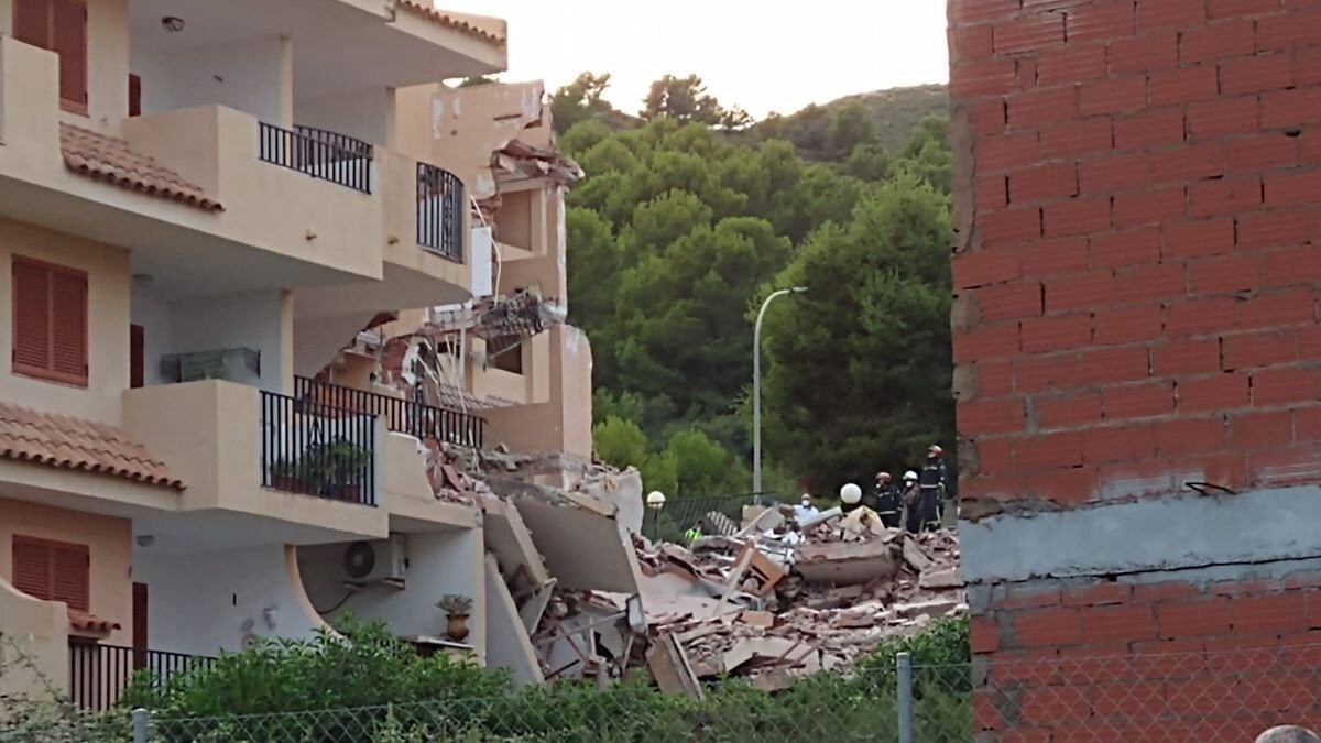 Al menos dos personas atrapadas por el derrumbe de un edificio en Peñíscola