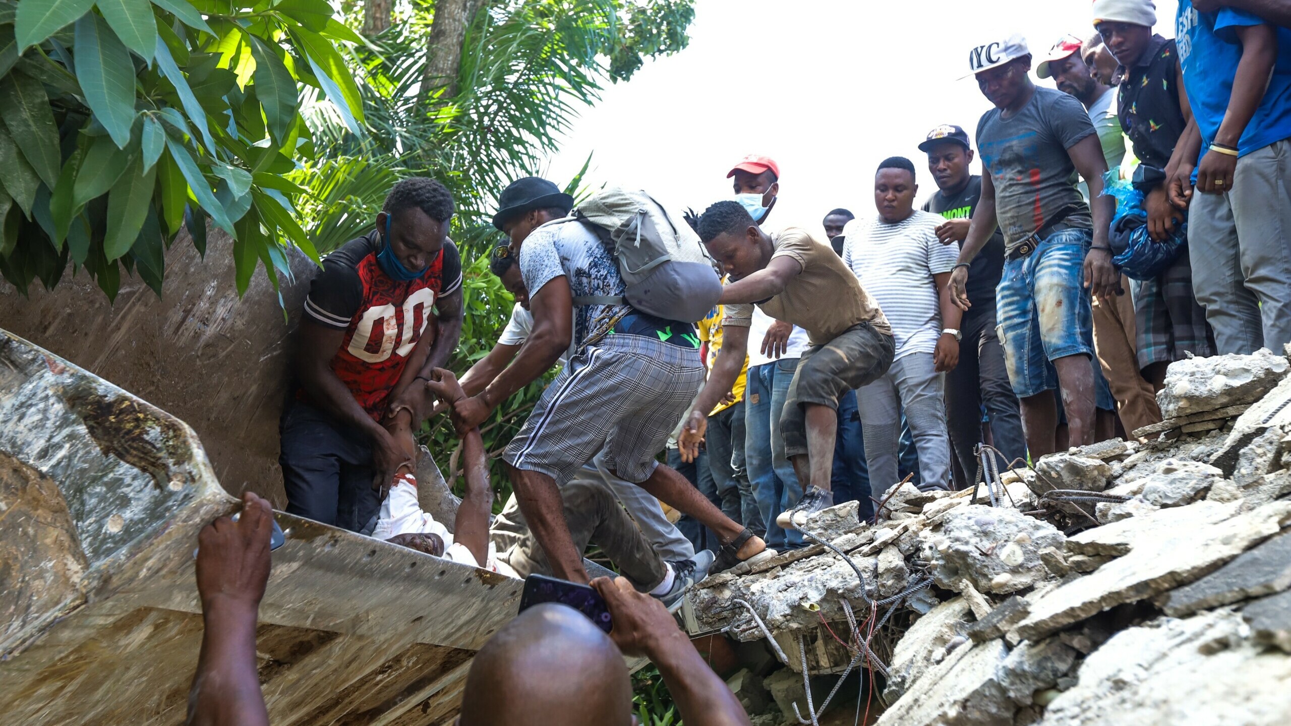 Aumentan a 1.297 los muertos por el terremoto en Haití