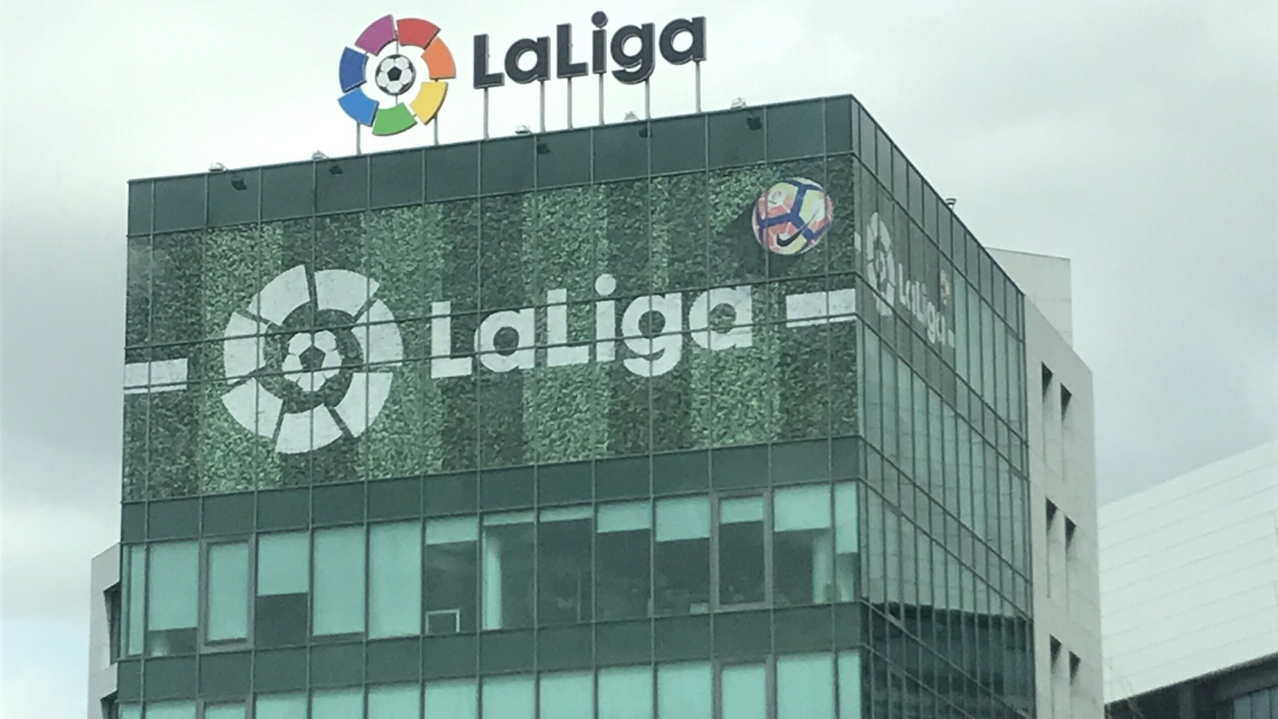 El acuerdo entre LaLiga y CVC por el que el Barça habría podido renovar a Messi