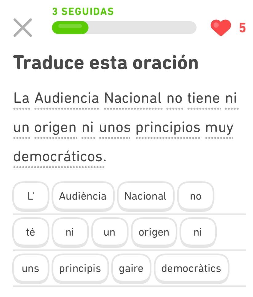 Así enseña catalán la app de idiomas más usada del mundo: "La Audiencia Nacional no tiene principios democráticos"