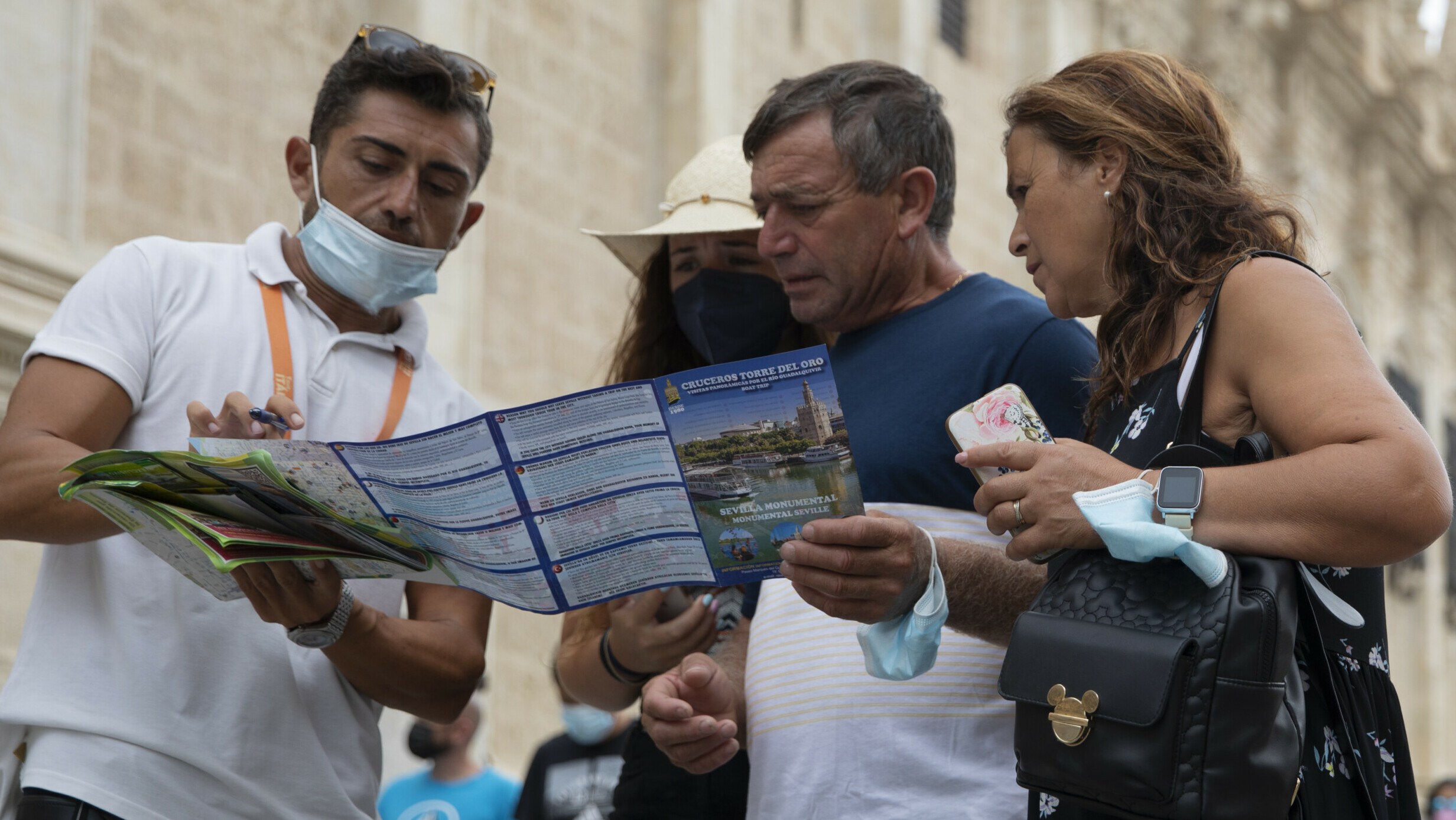 España recibe unos 4,4 millones de turistas extranjeros en julio, un 78% más que en 2020