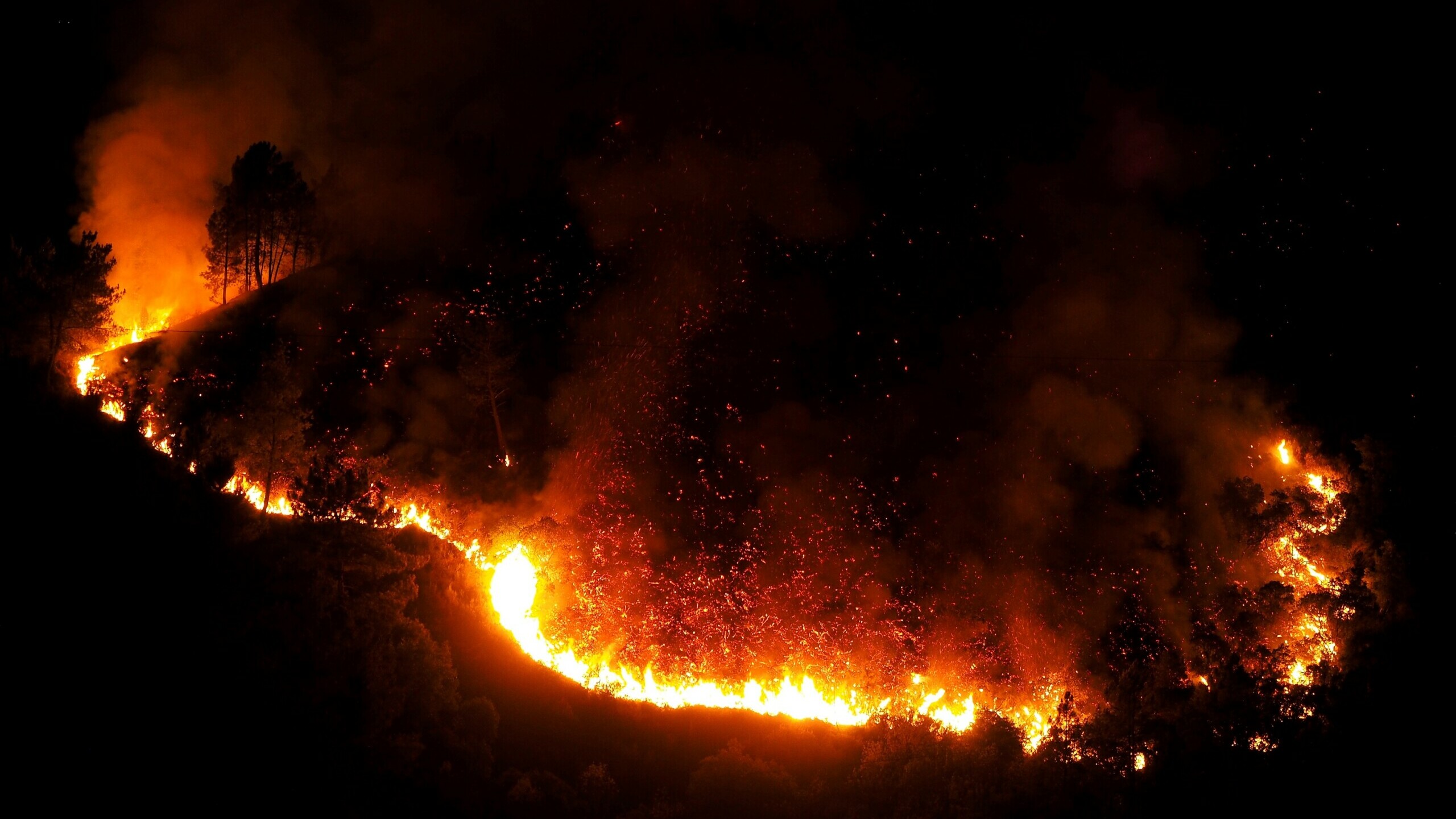 La Ribeira Sacra (Lugo) sufre un gran incendio con cerca de mil hectáreas arrasadas