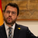 Formación de maestros, encuestas y un cartel: el plan del 'Govern' para blindar el catalán