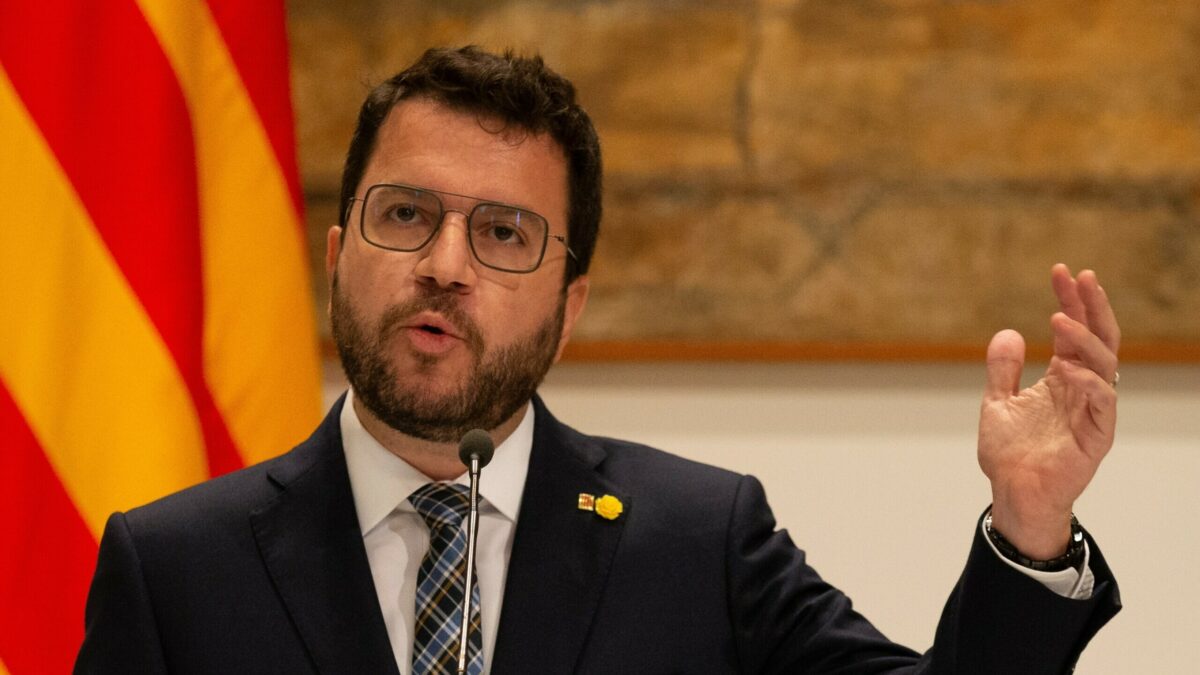 Formación de maestros, encuestas y un cartel: el plan del 'Govern' para blindar el catalán