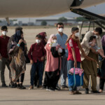La nueva vida 'post-Torrejón' de los afganos en España: "Lo hemos perdido todo"