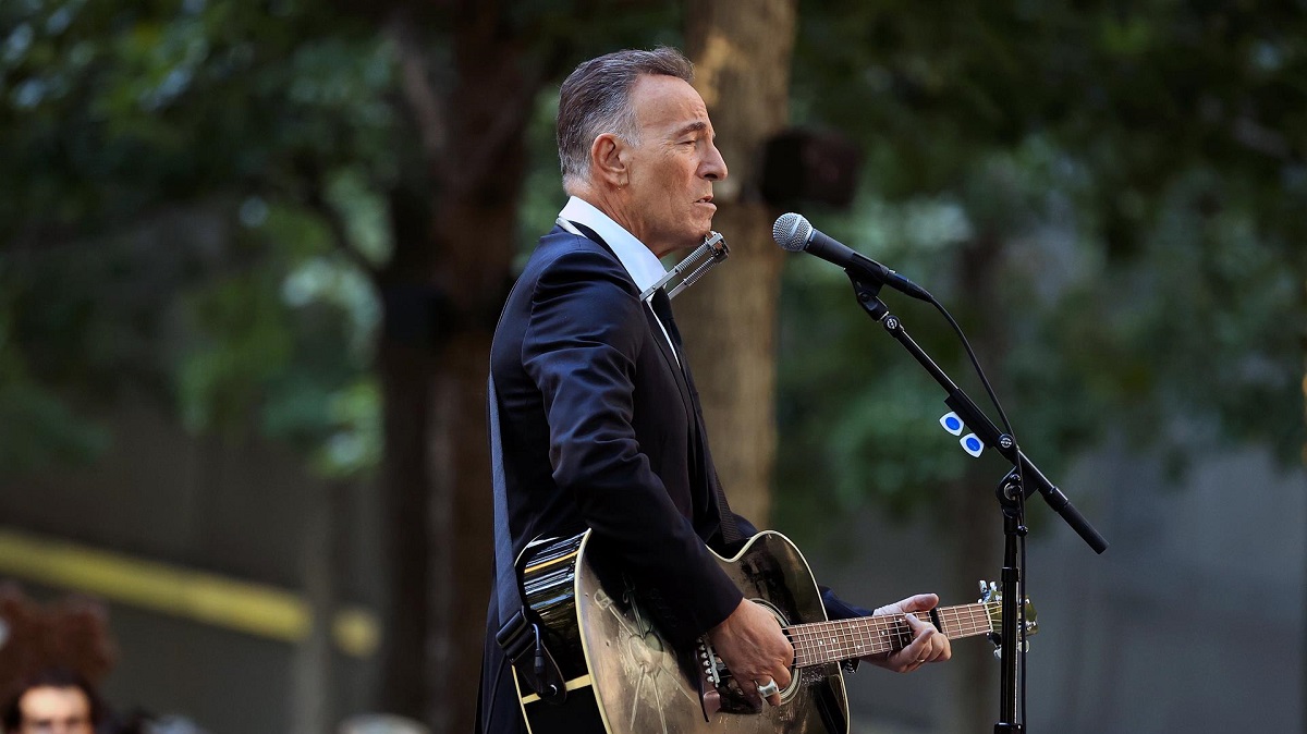 Bruce Springsteen actúa durante la ceremonia de Conmemoración de las víctimas del 11S.