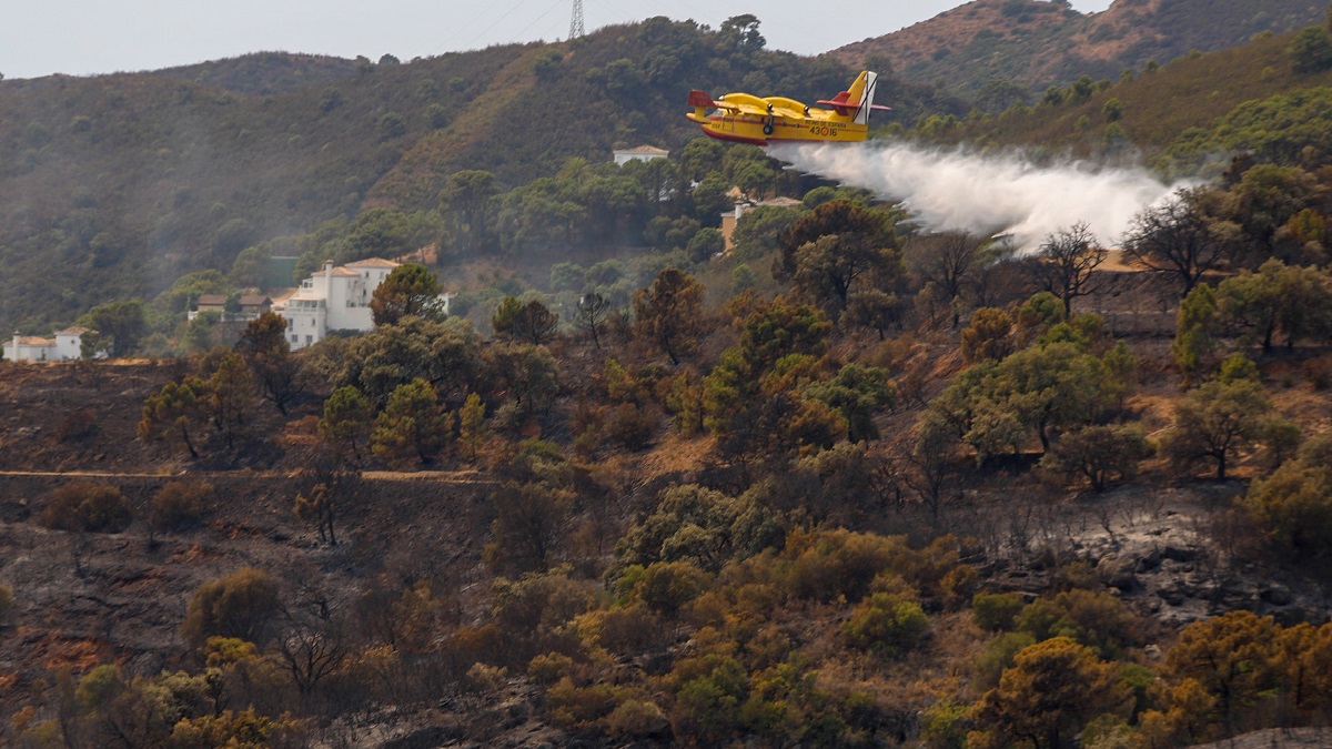 El incendio de Málaga mejora gracias a las condiciones meteorológicas