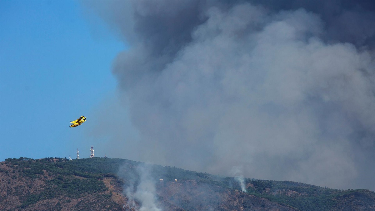 El Gobierno despliega a la UME en el incendio de Sierra Bermeja