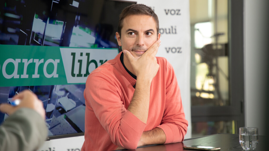 Juan Lobato en la entrevista con Vozpópuli
