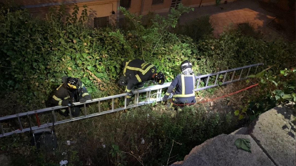 Rescatan en Madrid a una niña de 11 años que se había caído a un pozo con ocho metros de profundidad