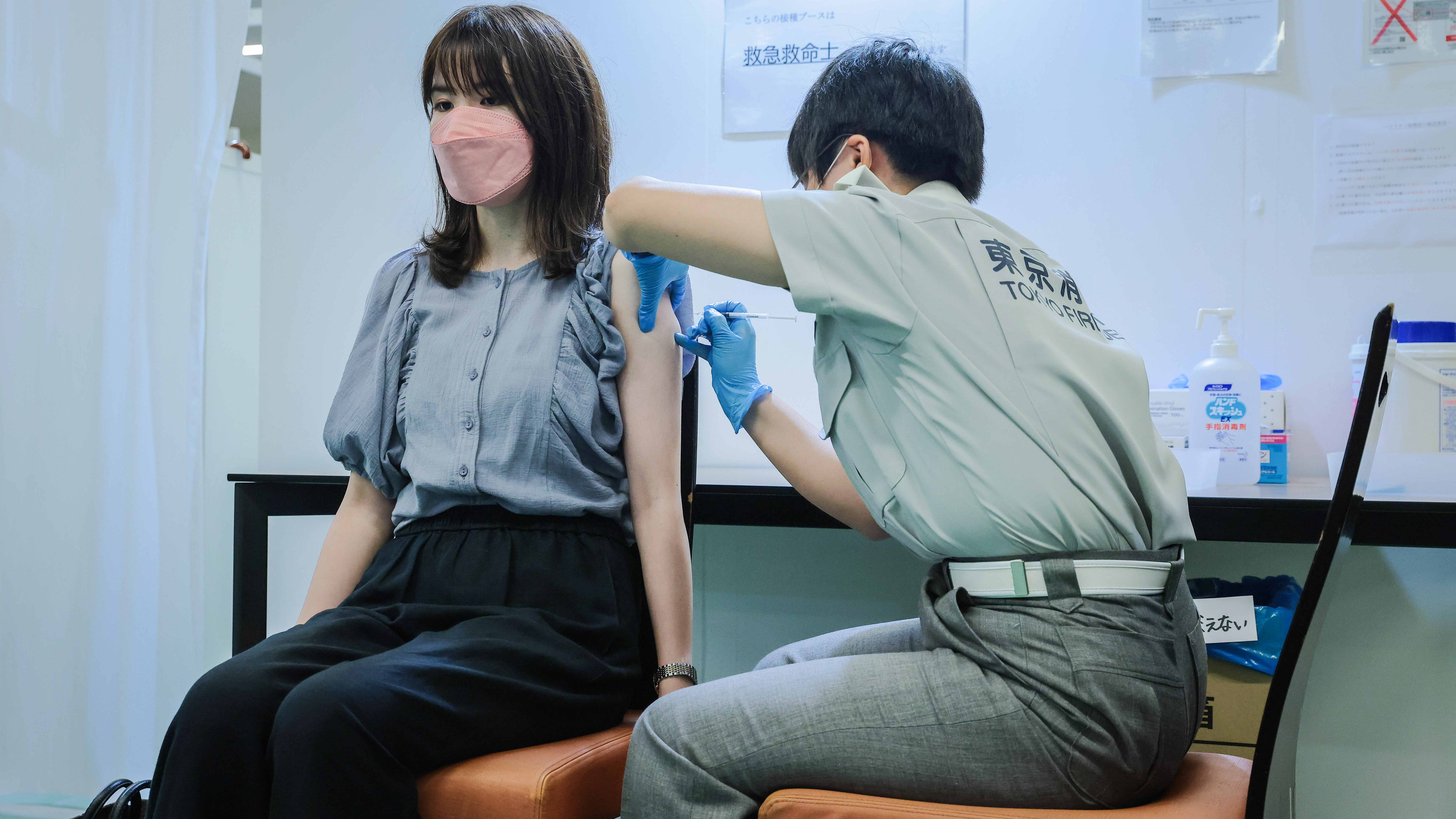 Japón anuncia una tercera dosis de la vacuna contra el coronavirus en 2022