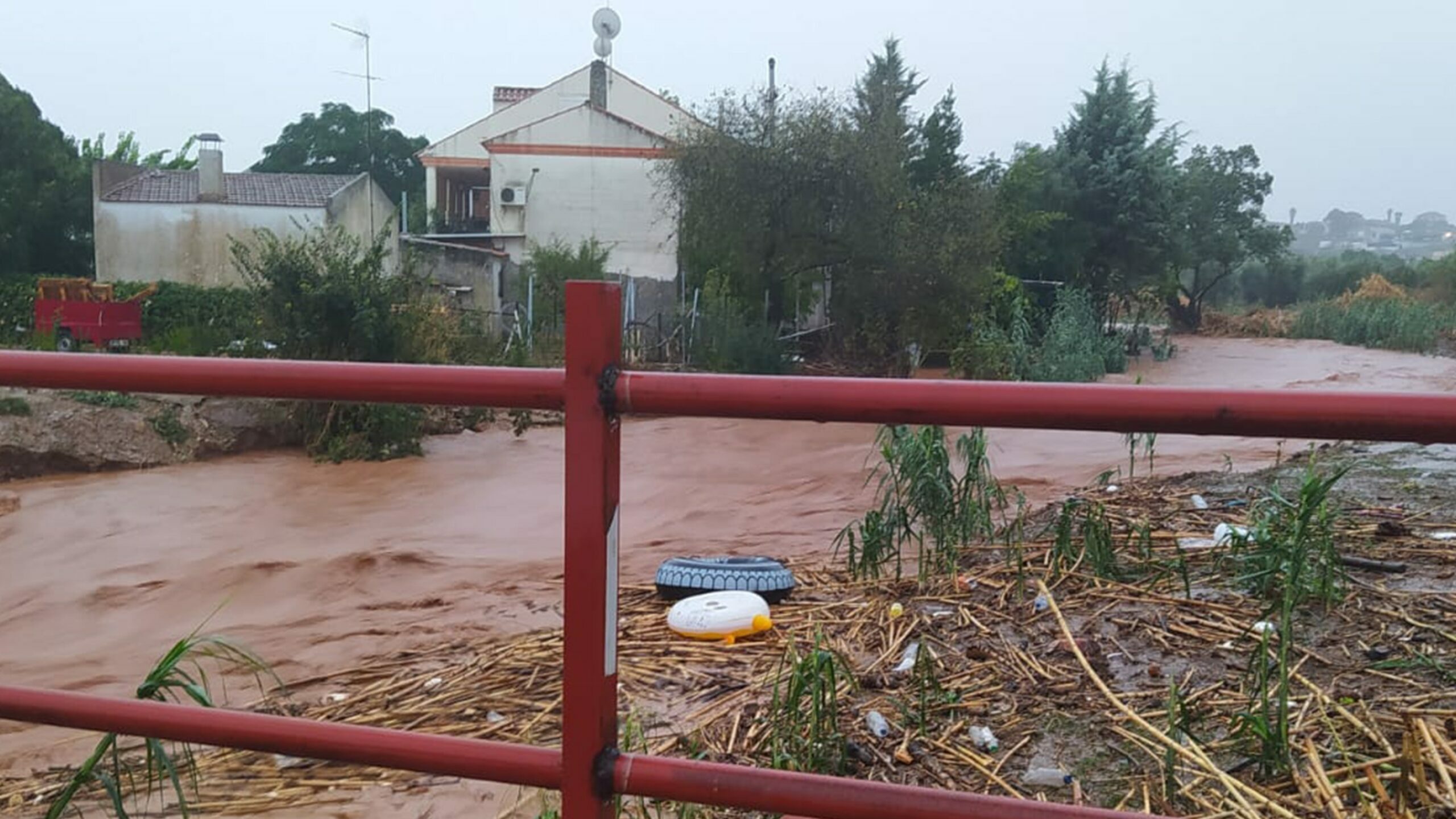 Las fuertes lluvias ponen en alerta a ocho comunidades, con la provincia de Huelva en rojo