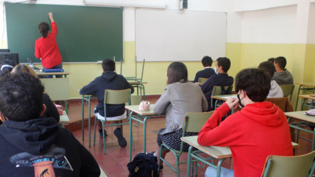 CCOO y UGT se movilizan contra la retirada de libros LGTBI en 11 institutos de Castellón