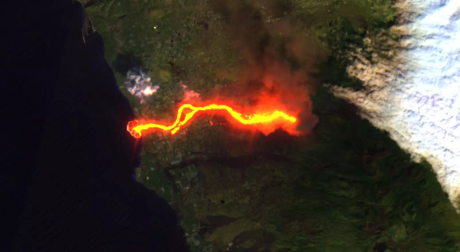 Imágenes del volcán tomadas por el satélite Sentinel-2.