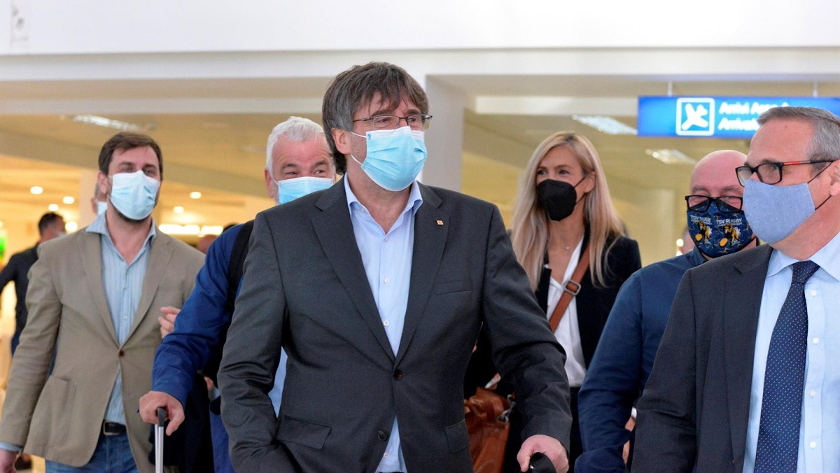 Puigdemont vuelve a aterrizar en Cerdeña para preparar la vista sobre su entrega