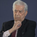Vargas Llosa dice que ordenó declarar sus ingresos sin ninguna excepción