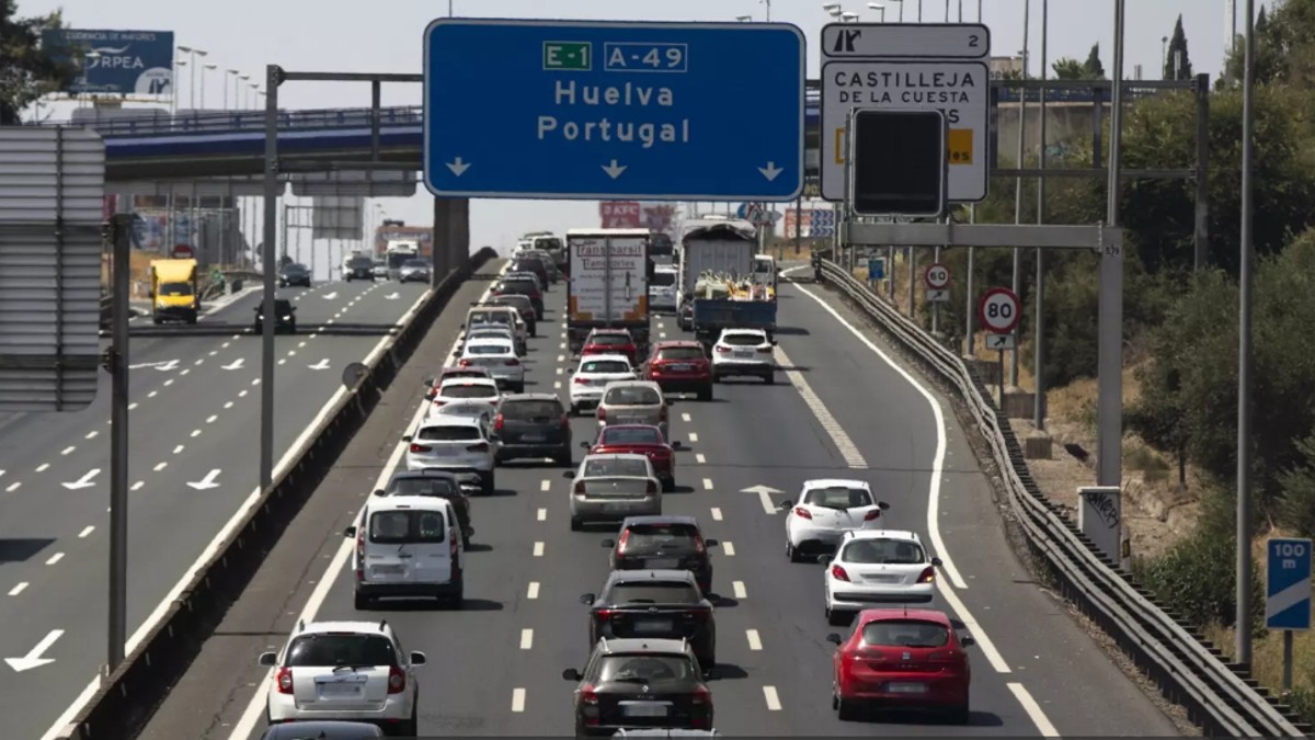La autovía A-49 sentido Huelva-Portugal. A 27 de agosto de 2021, En Sevilla (Andalucía, España).