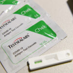 Las farmacias madrileñas se quedan sin test de antígenos