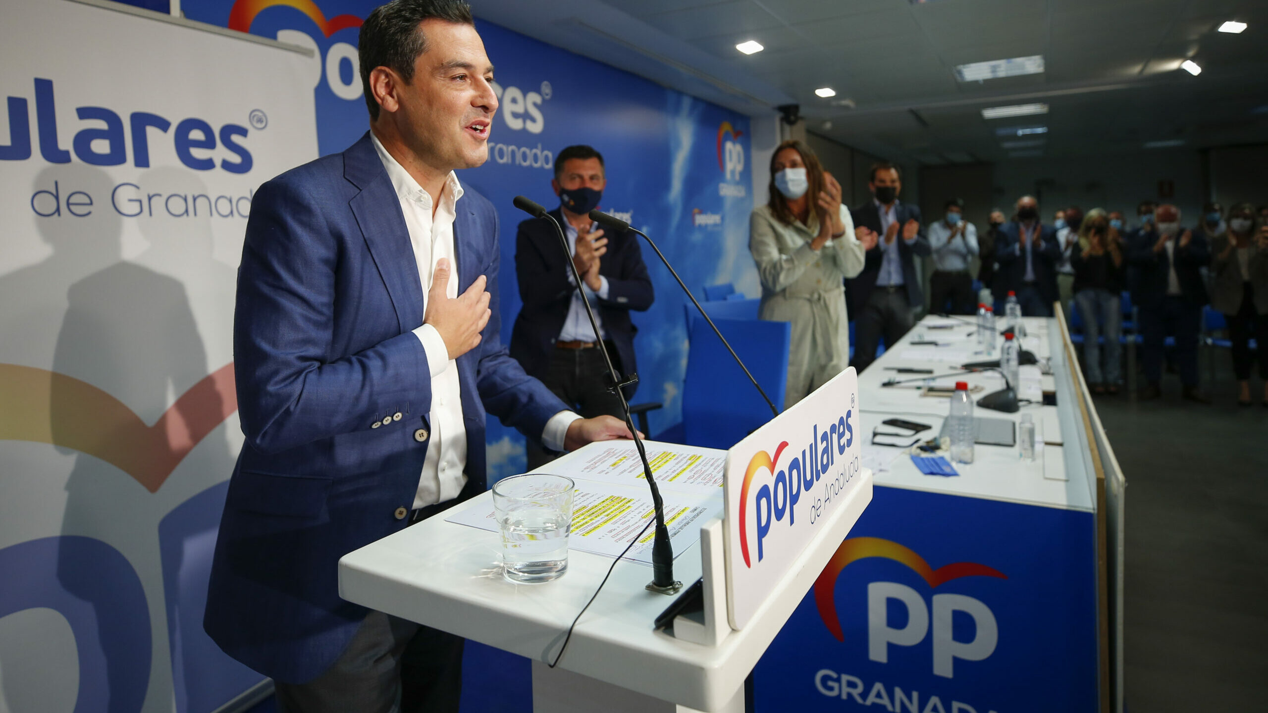 El CIS andaluz amplía la victoria del PP y Moreno podría elegir a Vox o Cs para gobernar