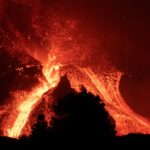 La erupción del volcán de La Palma cumple un mes con centenares de hectáreas arrasadas